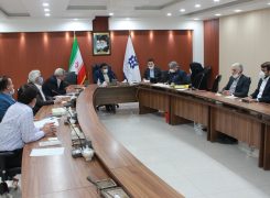 جلسه بازگشایی پاکت های مناقصه تخلیه و بارگیری ۵۰۰هزار تن شکر وارداتی در بندر امام خمینی (ره)