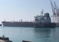 پهلوگیری ۲ کشتی حامل روغن خام در بندر امام خمینی