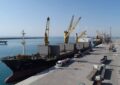 پهلوگیری دو کشتی گندم و روغن خام در اسکله بندر امام خمینی